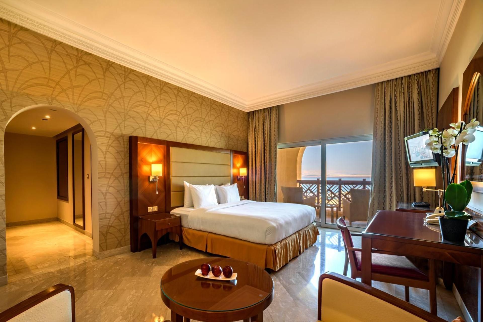 1 King Bed And 2 Twin Beds Premium