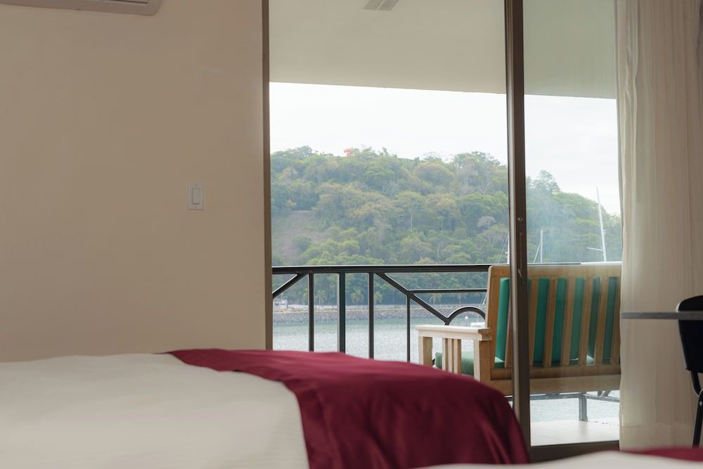 The Beach House Standard Room, 2 Double Beds, Bay View 2