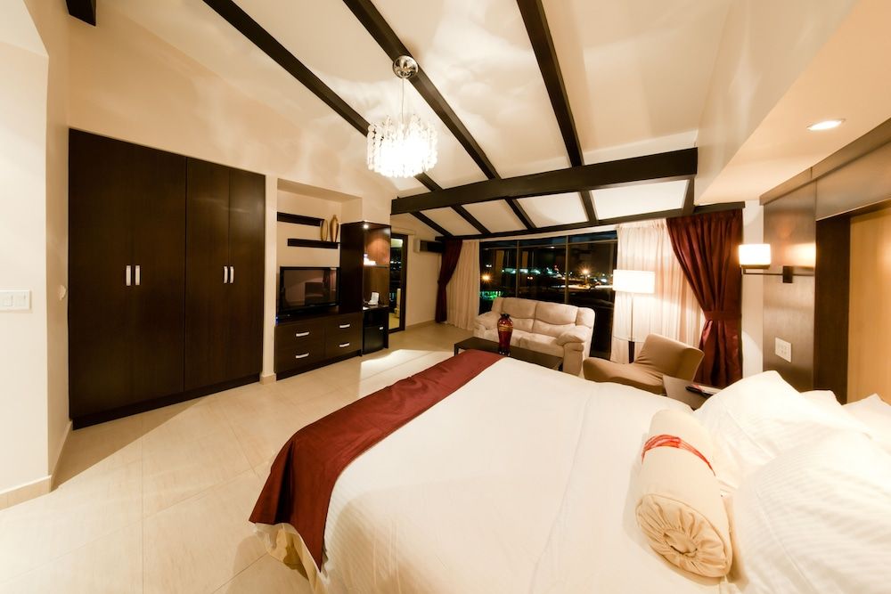 The Beach House Junior Single Room, 1 King Bed, Bay View 2