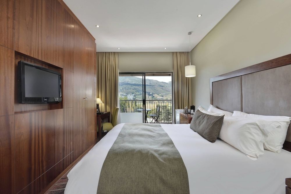 Protea Hotel by Marriott Clarens Deluxe Room, 1 King Bed, Mountain View 7
