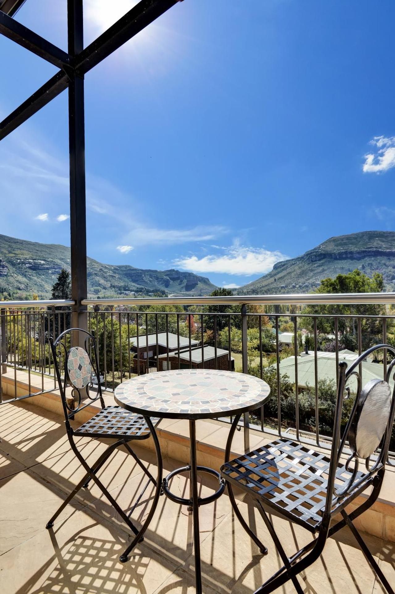 Superior Deluxe, Larger Guest room, 1 King, Mountain view, Balcony