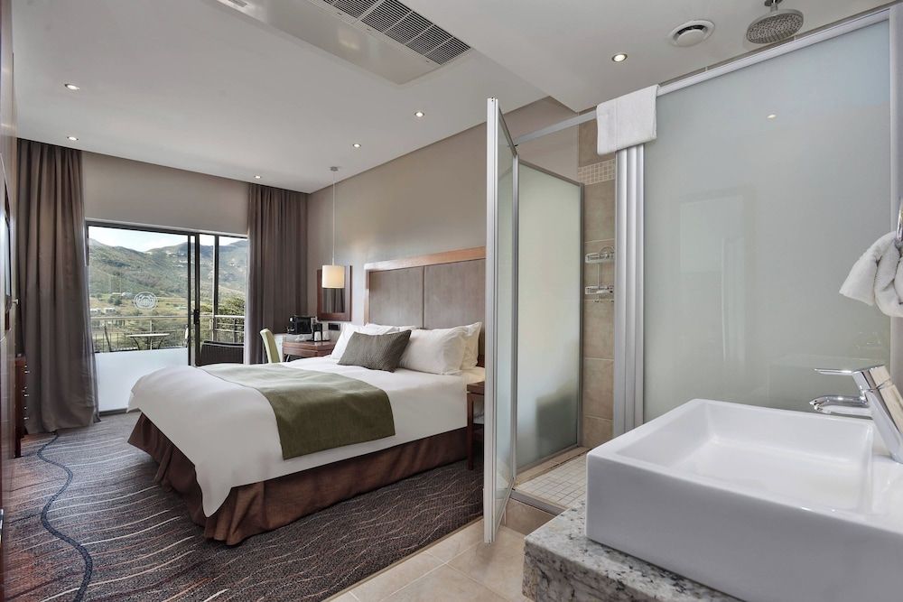 Protea Hotel by Marriott Clarens Deluxe Room, 1 King Bed, Mountain View