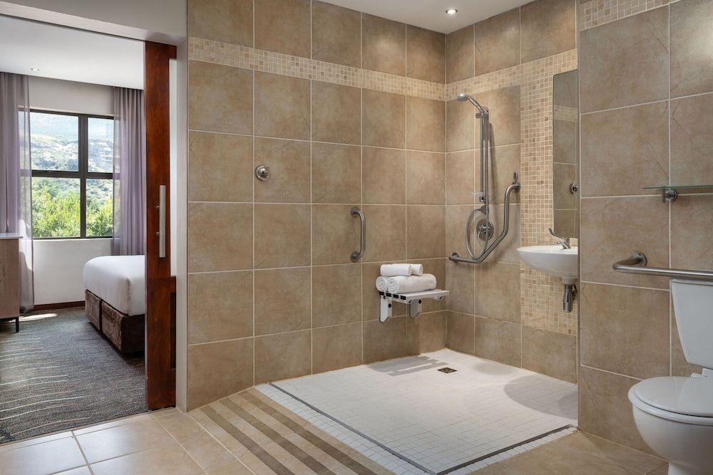 Protea Hotel by Marriott Clarens Room, 1 King Bed 9