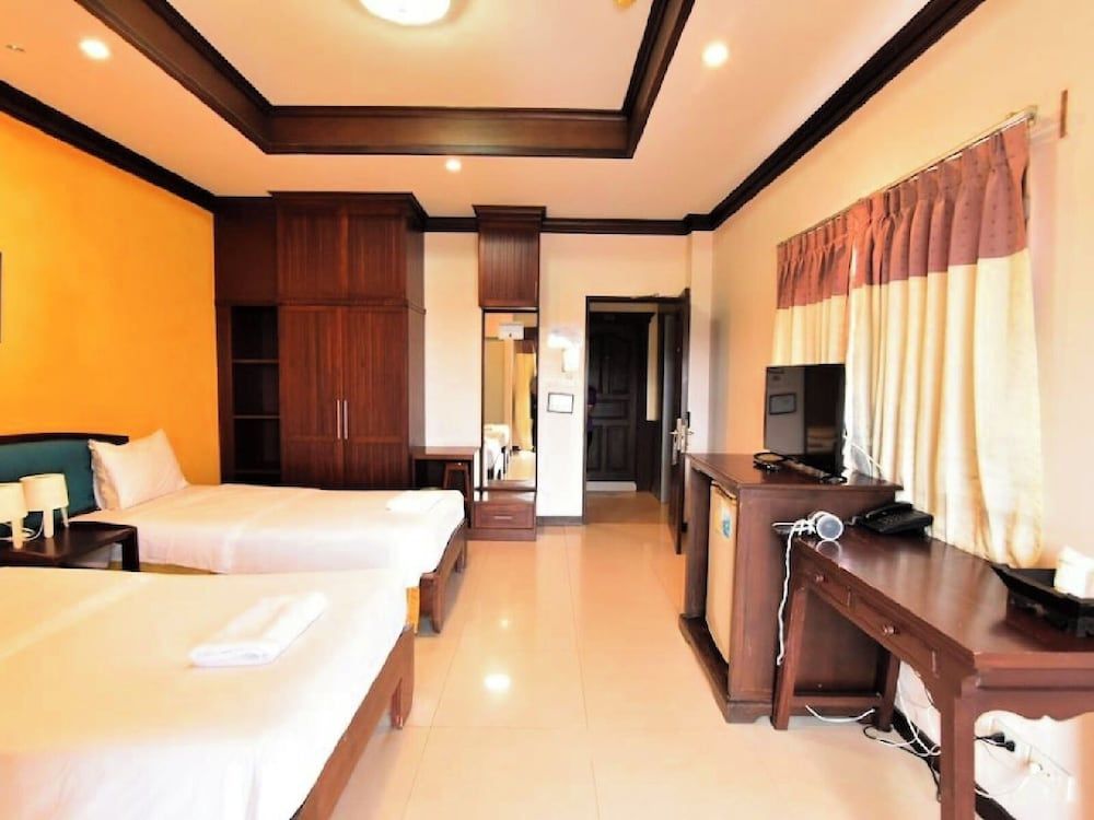 Narawan Hotel Standard Twin Room 3