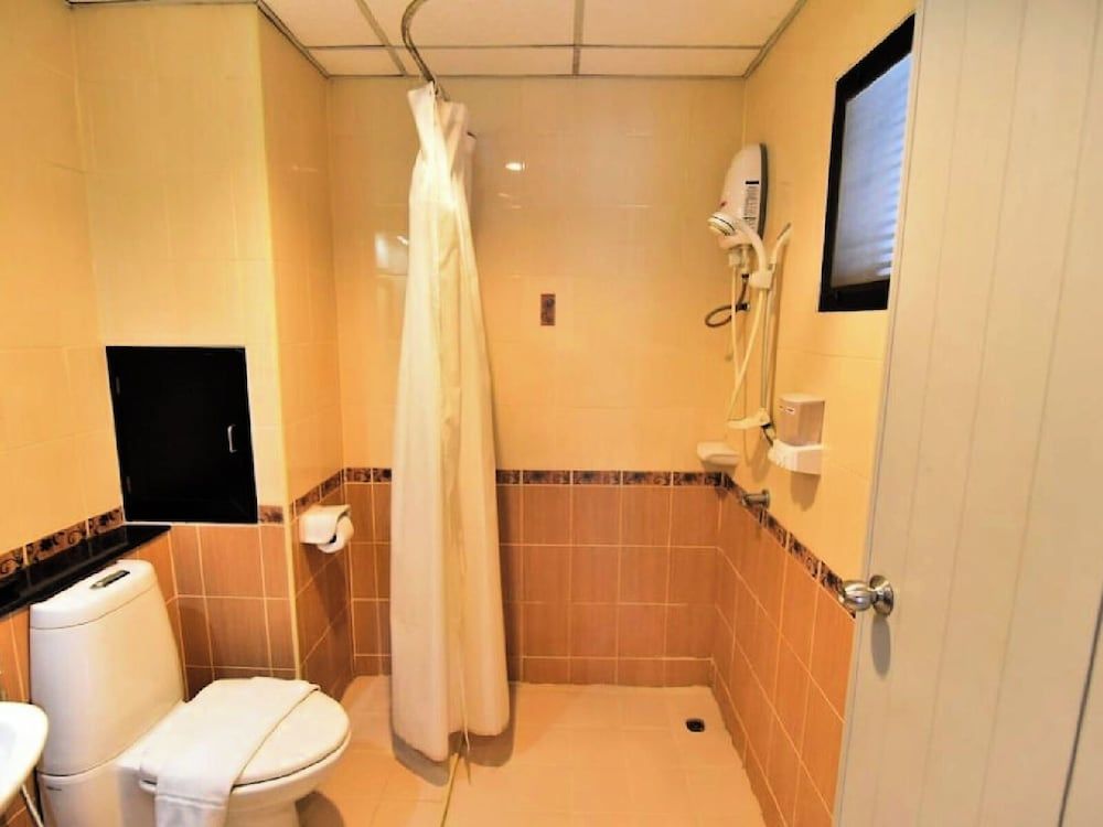 Narawan Hotel Standard Twin Room 7