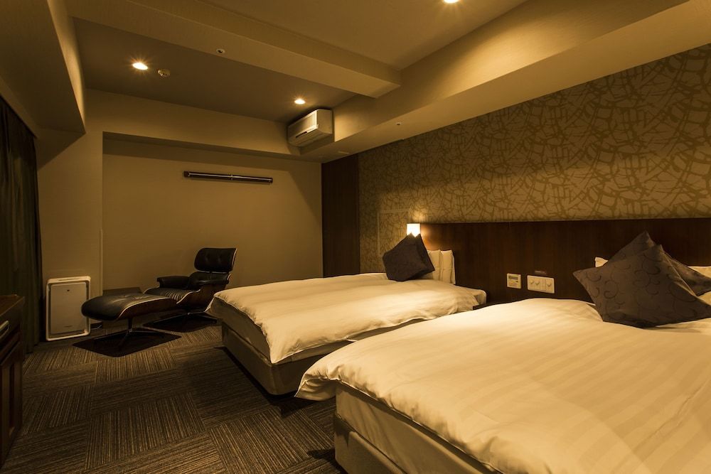 Corner Twin Room, Non Smoking (28.1sqm)