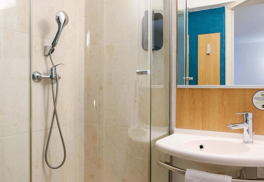 B&B HOTEL Aubagne Gémenos Twin Room, Non Smoking 3