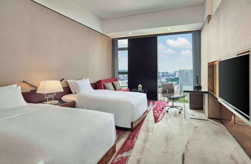 Room (Twin hilton guestroom)
