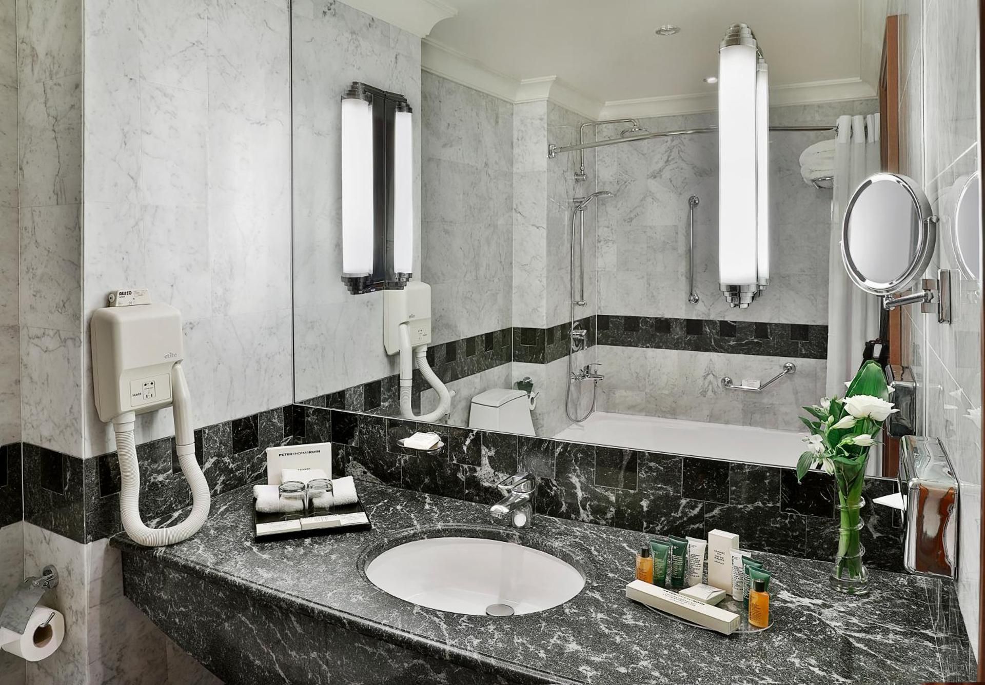 Twin Junior One Bedroom Suite City