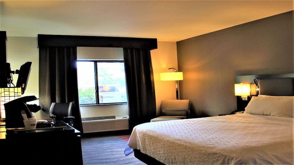 Standard Room, 1 King Bed, Accessible (Mobility)