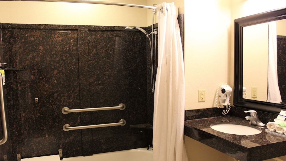 Standard Room, 2 Queen Beds, Accessible Bathtub (Mobility)