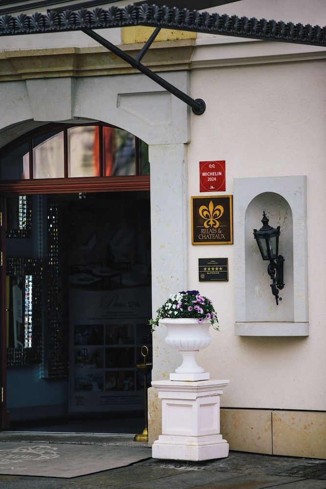 undefined Relais & Châteaux Hotel Bülow Palais 3