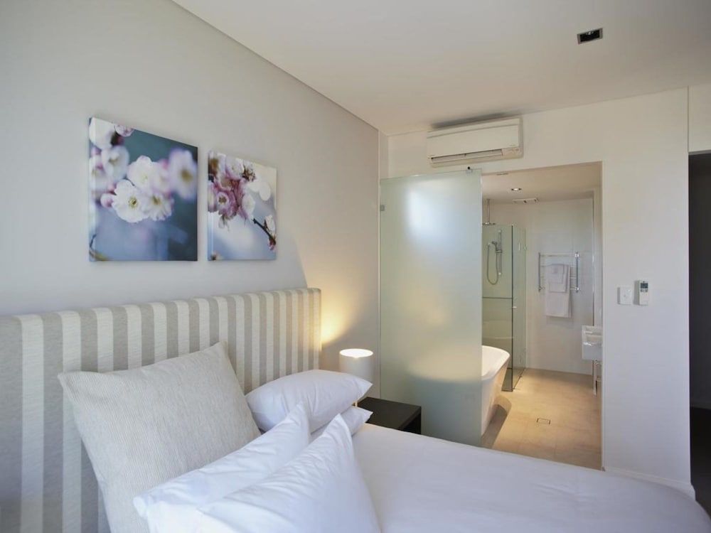 Luxury Apartment, 2 Bedrooms, Private Pool, Oceanfront