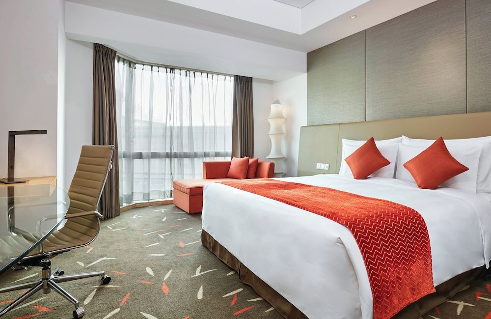 Standard Room, 1 King Bed, Transfer Shower, Smoking (Transfer Shower)