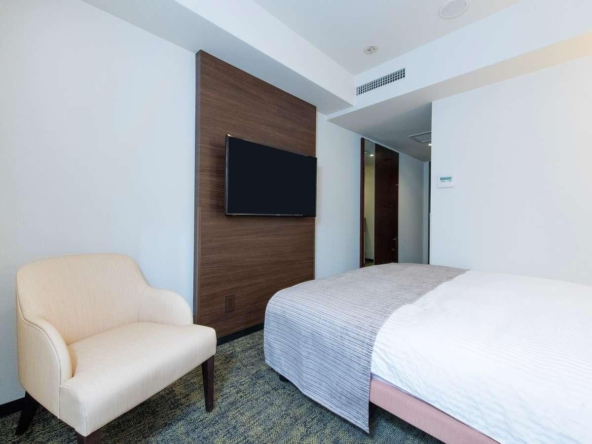 Eco Plan, Deluxe Room with Queen Bed, Smoking, Housekeeping is Optional with Additional Cost
