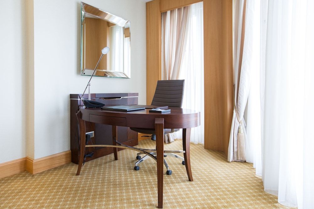 JW Marriott Hotel Ankara Deluxe Room, 2 Double Beds, City View 5