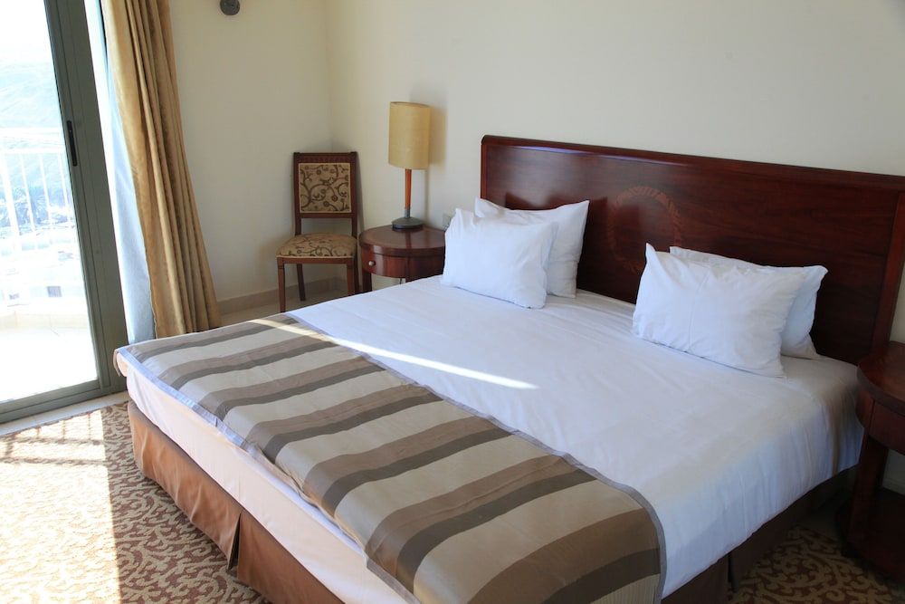 Deluxe Room, Pool View