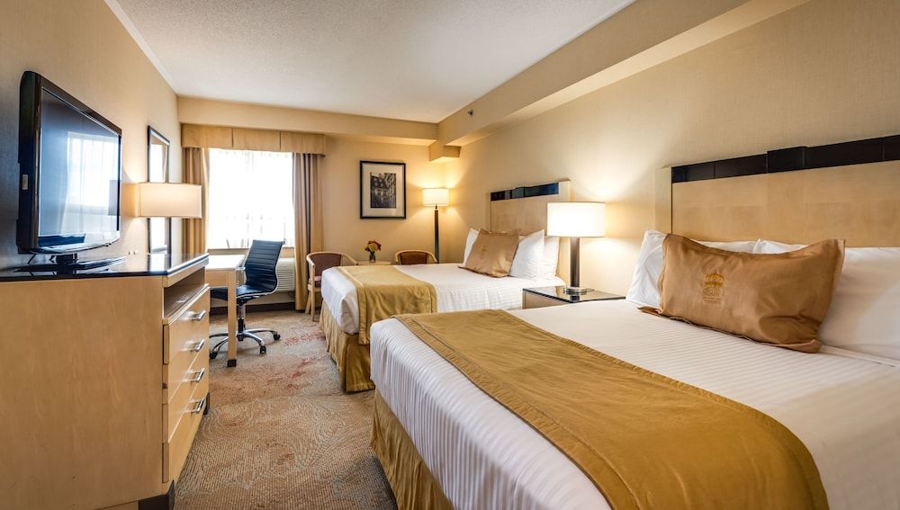 Monte Carlo Inn & Suites Downtown Markham Standard Room with 2 queen beds 3