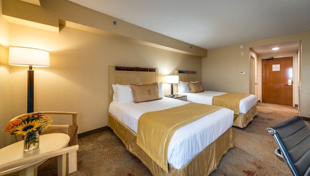 Monte Carlo Inn & Suites Downtown Markham Standard Room with 2 queen beds