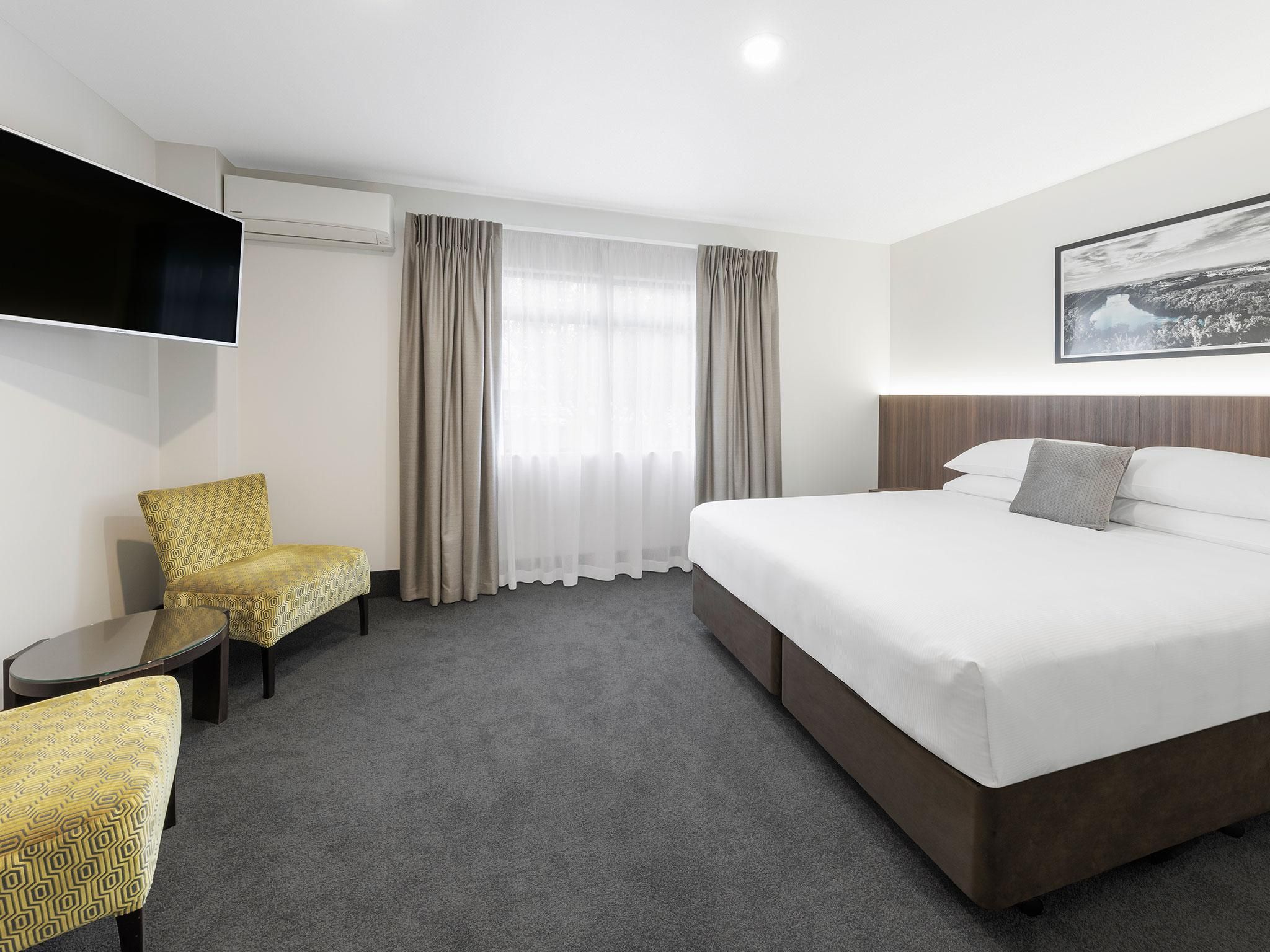 JetPark Hotel Hamilton Airport Family Suite