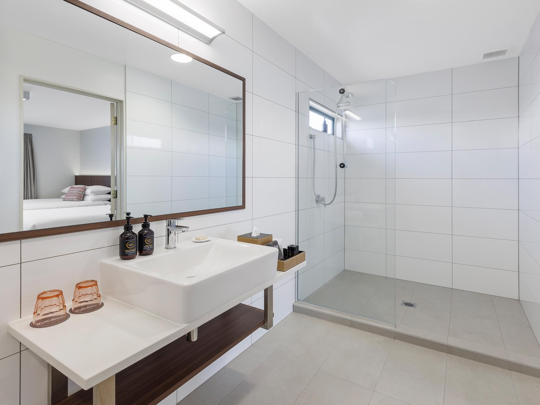 JetPark Hotel Hamilton Airport Superior Twin 3