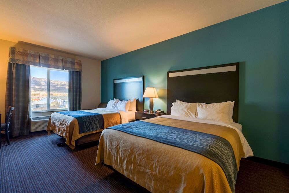 Grand Vista Hotel Parachute Standard Room, 2 Queen Beds, Non Smoking 2