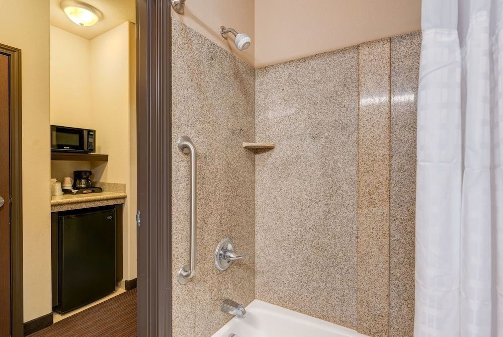 Grand Vista Hotel Parachute Standard Room, 2 Queen Beds, Non Smoking 5