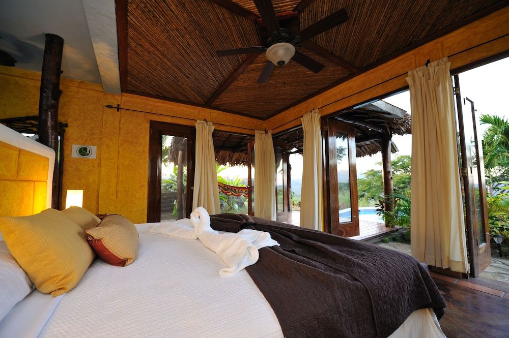 Honeymoon Studio, 1 King Bed