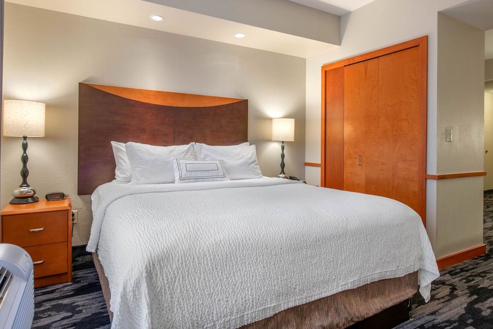 Executive Suite, 1 King Bed (Hearing Accessible)