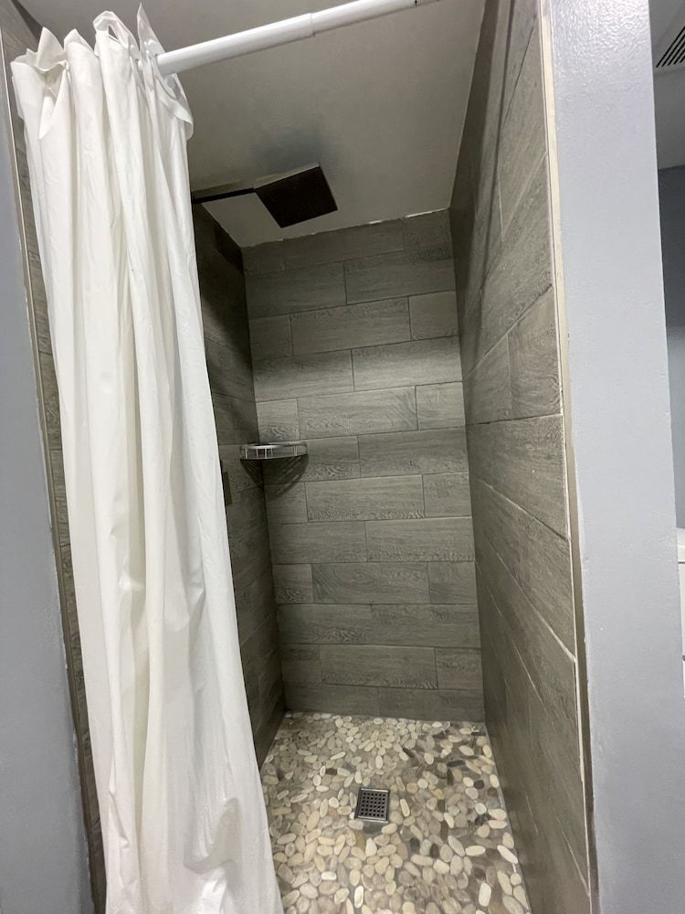 Howard Johnson by Wyndham Ridgecrest, CA Studio Suite, 2 Queen Beds, Non Smoking 7