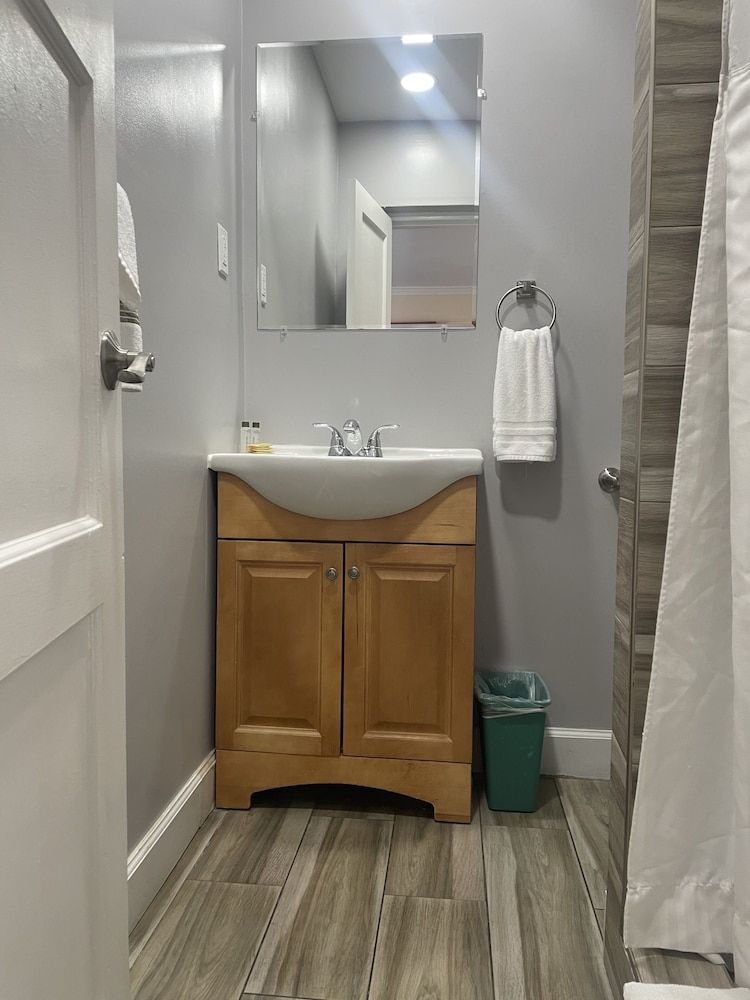 Howard Johnson by Wyndham Ridgecrest, CA Room, 2 Queen Beds, Non Smoking 6