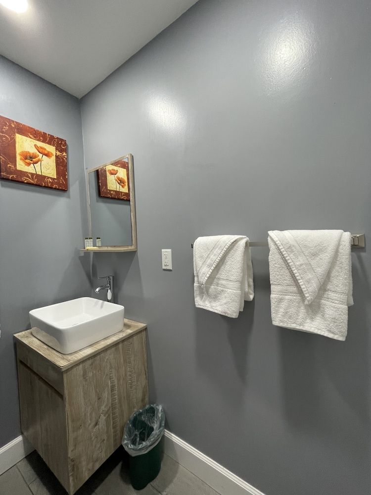 Howard Johnson by Wyndham Ridgecrest, CA Studio Suite, 2 Queen Beds, Non Smoking 8