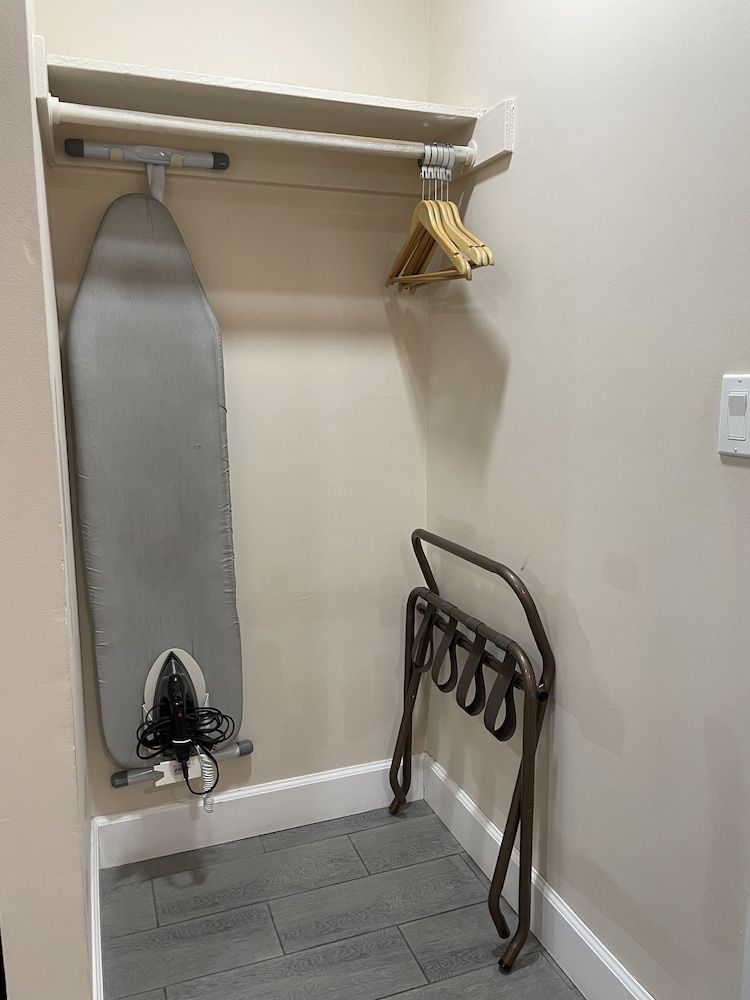 Howard Johnson by Wyndham Ridgecrest, CA Studio Suite, 2 Queen Beds, Non Smoking 5