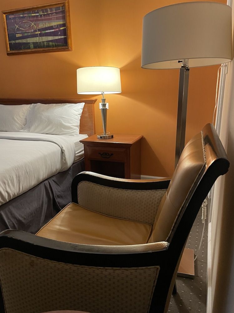 Howard Johnson by Wyndham Ridgecrest, CA Room, 1 Queen Bed, Non Smoking 4