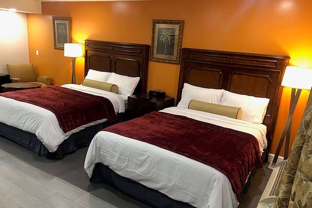 Howard Johnson by Wyndham Ridgecrest, CA Room, 2 Queen Beds, Non Smoking 3