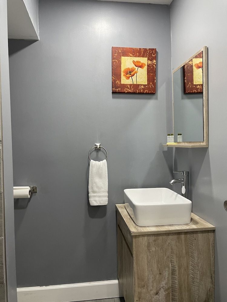 Howard Johnson by Wyndham Ridgecrest, CA Studio Suite, 2 Queen Beds, Non Smoking 6