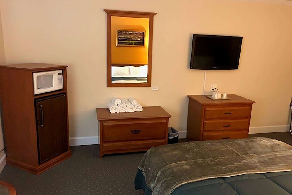 Howard Johnson by Wyndham Ridgecrest, CA Room, 1 Queen Bed, Non Smoking 14