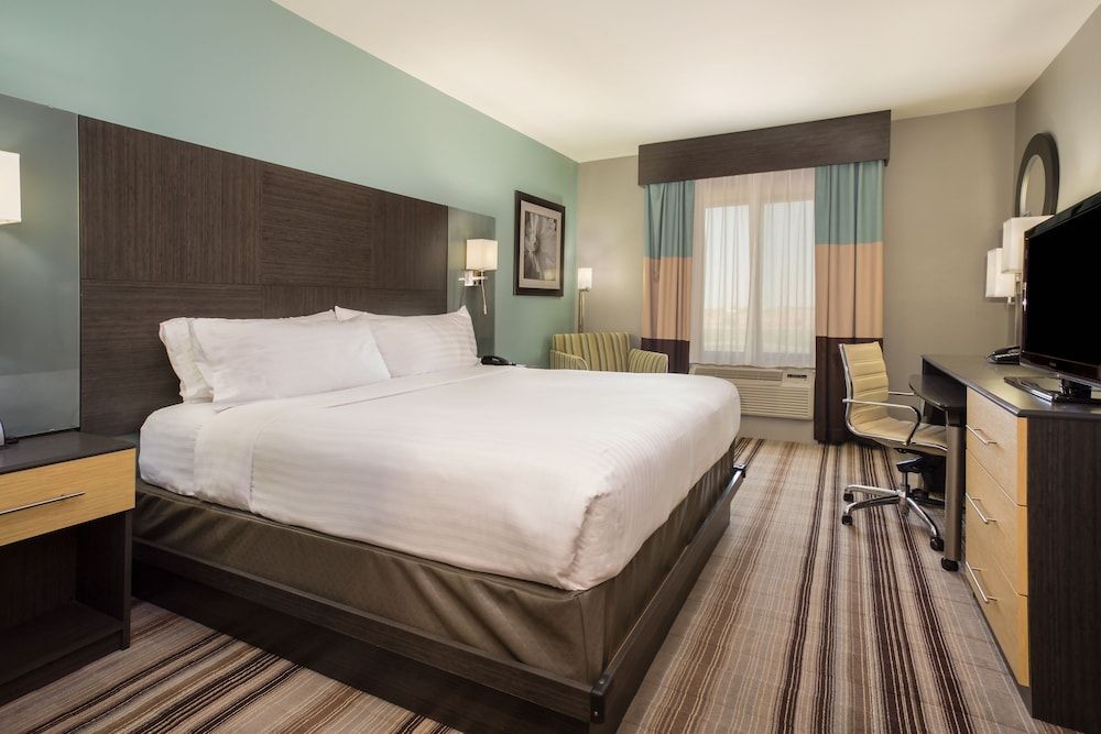 undefined Holiday Inn Express & Suites Amarillo West by IHG 10