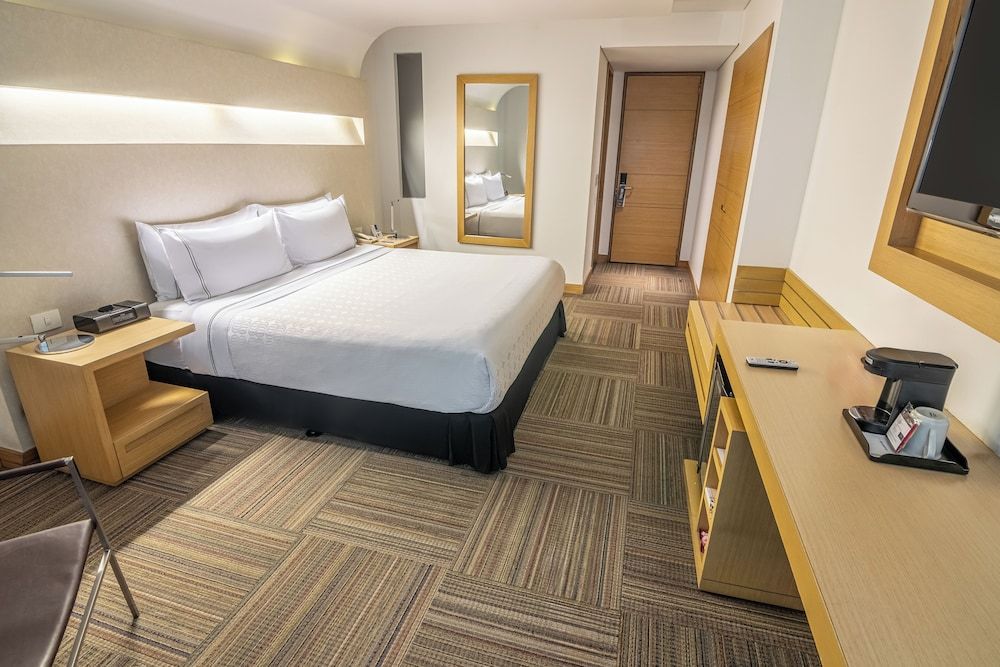 Sonesta Hotel Bogota Superior Room, 1 King Bed 4