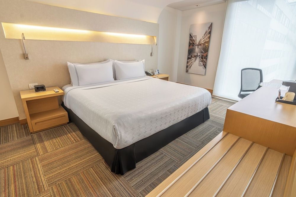 Sonesta Hotel Bogota Superior Room, 1 King Bed 3