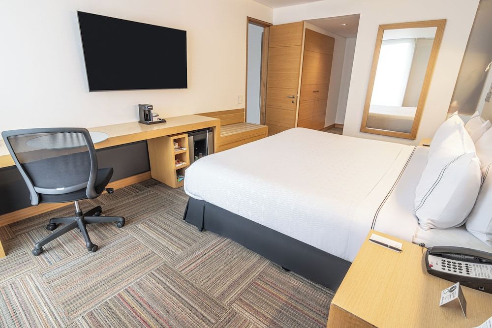 Sonesta Hotel Bogota Superior Room, 1 King Bed 6