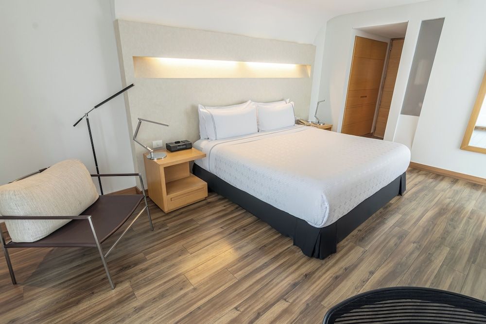 Sonesta Hotel Bogota Superior Room, 1 King Bed 7