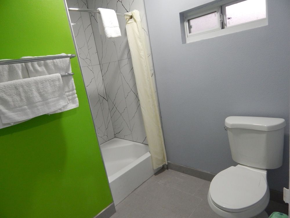 Executive Inn Standard Room, Non Smoking 3