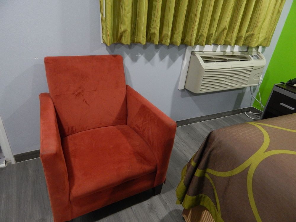 Executive Inn Standard Room, Non Smoking 8