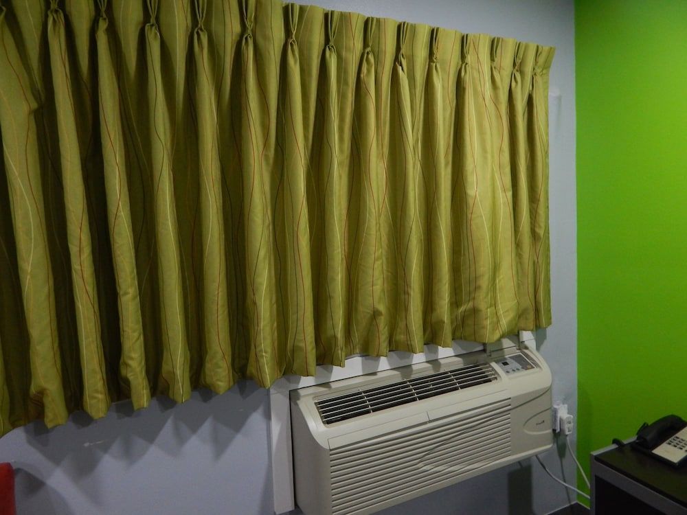 Executive Inn Standard Room, Non Smoking 6