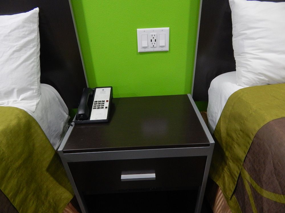 Executive Inn Standard Room, Non Smoking 4