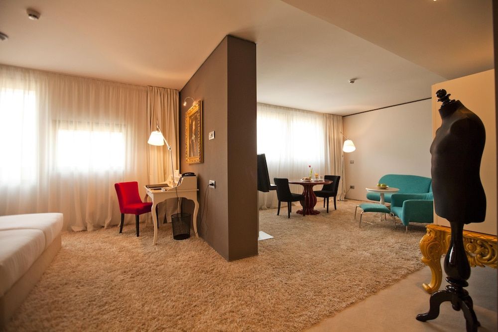 Graffit Gallery Design Hotel Junior Suite 2