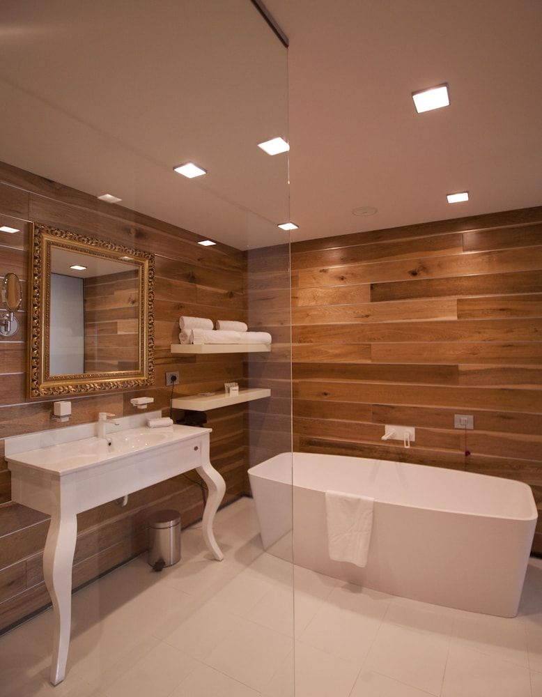 Graffit Gallery Design Hotel Junior Suite 4