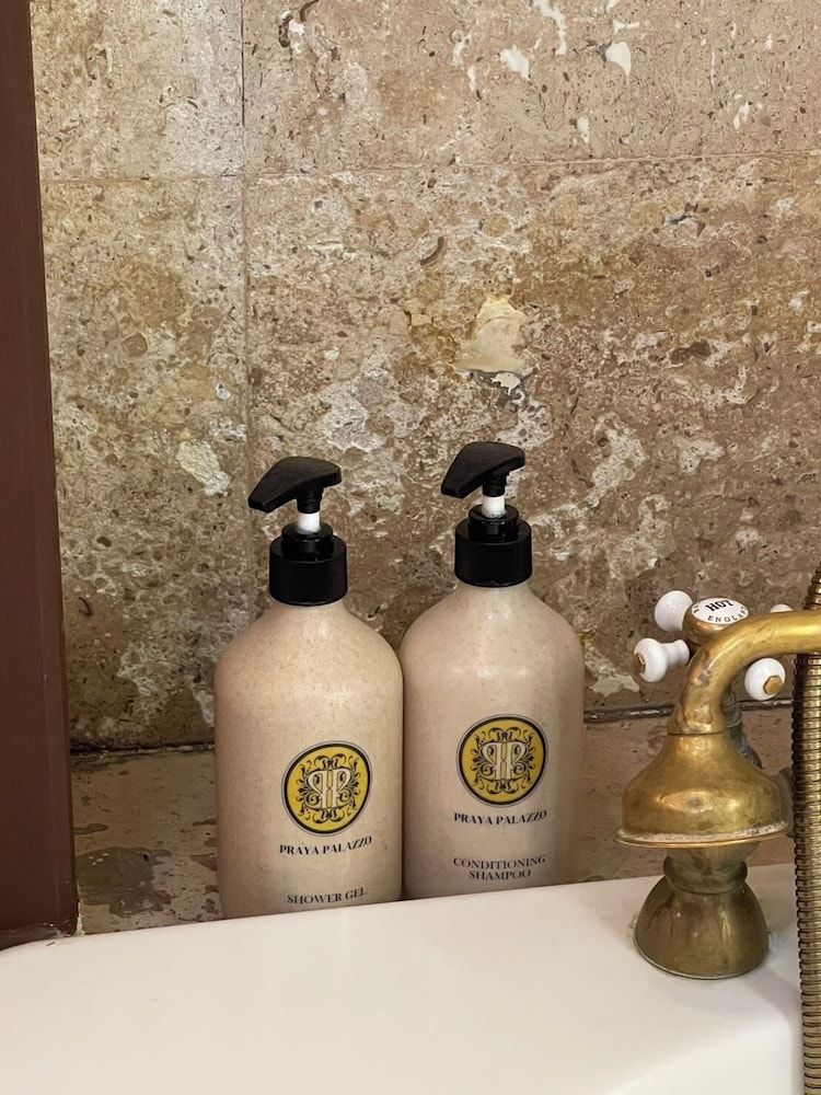 Praya Palazzo Deluxe Room, 1 King Bed 8