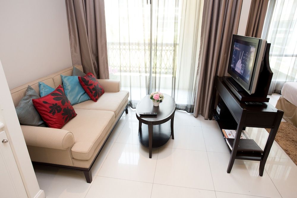 undefined Hope Land Hotel Sukhumvit 46/1 3